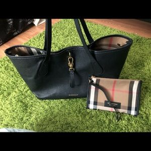 Burberry calf leather tote bag with pouch! Auth